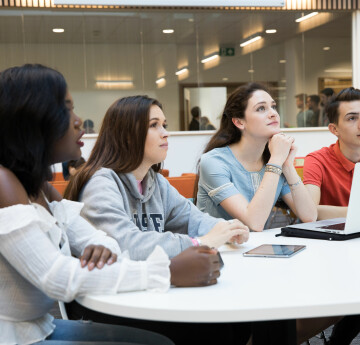 students using library resources